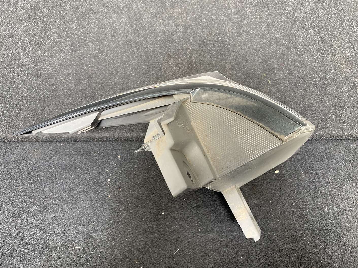 NISSAN ELGRAND E52 Genuine Taillight STANLEY P8503 Right Side x1 - Image 4