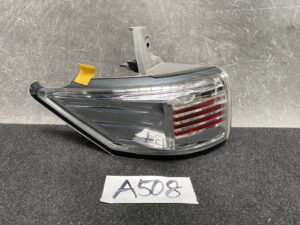 NISSAN ELGRAND E52 Genuine Taillight STANLEY P8503 Left Side x1 *DAMAGED*