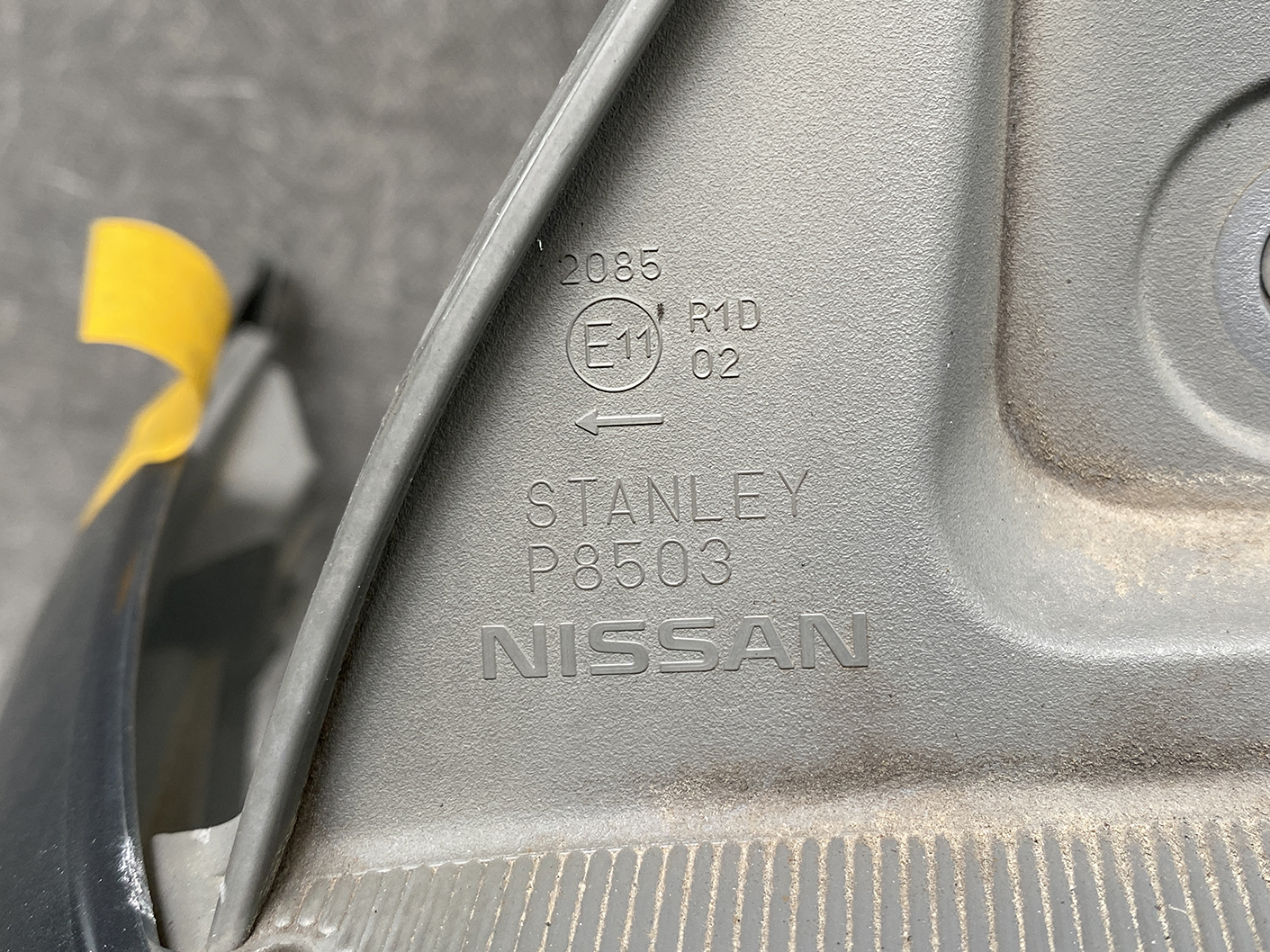 NISSAN ELGRAND E52 Genuine Taillight STANLEY P8503 Left Side x1 *DAMAGED* - Image 2