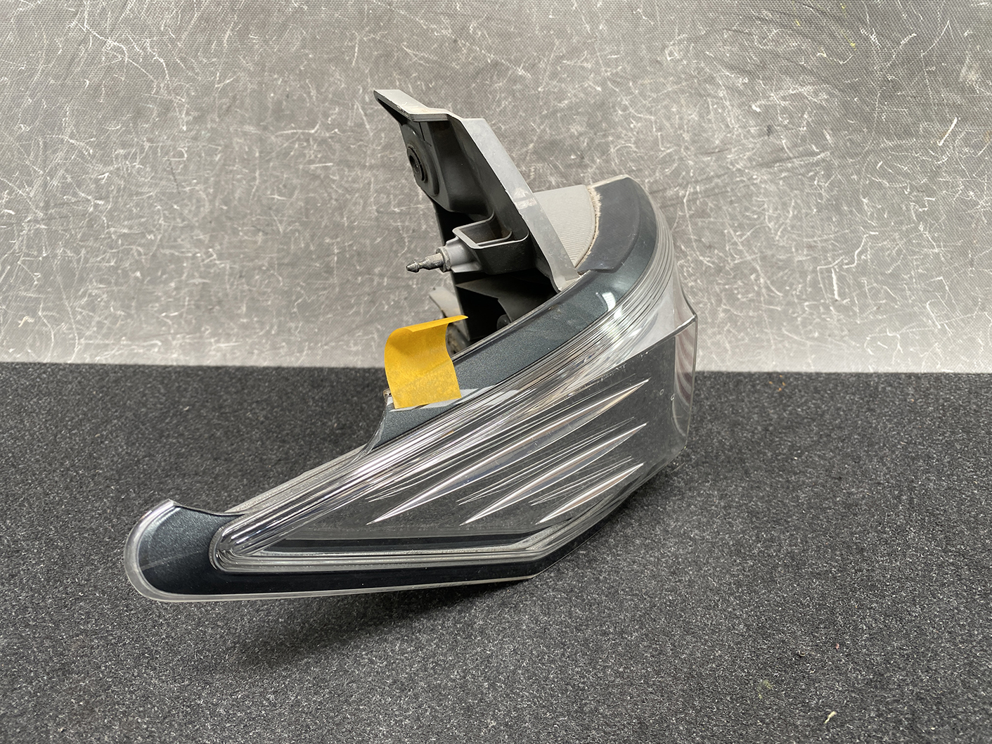 NISSAN ELGRAND E52 Genuine Taillight STANLEY P8503 Left Side x1 *DAMAGED* - Image 7