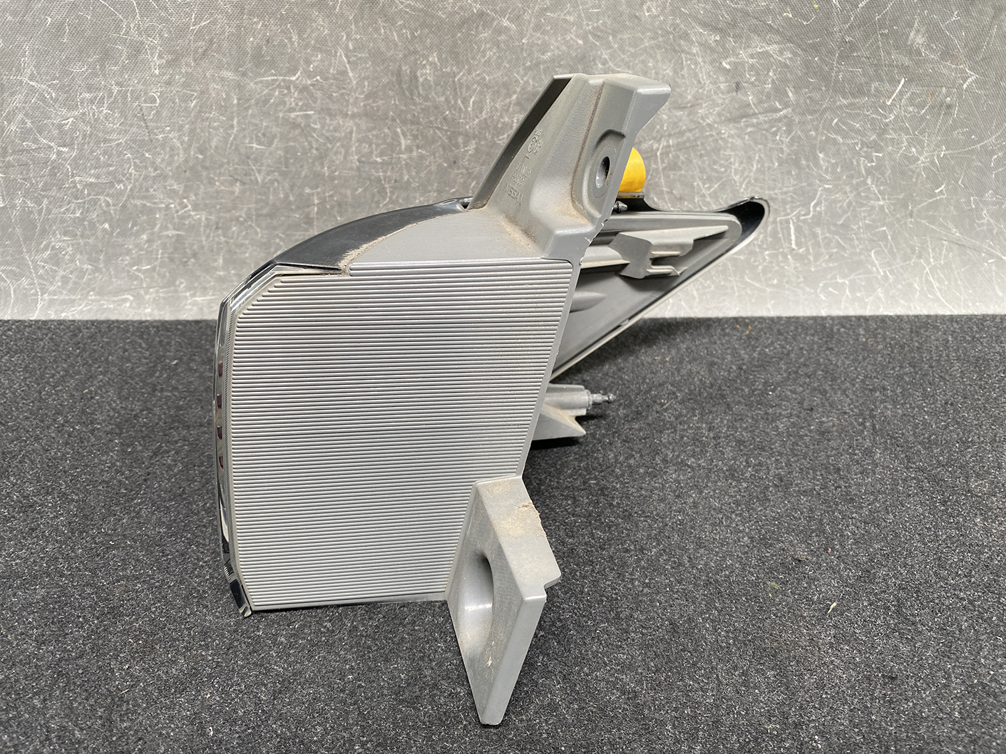 NISSAN ELGRAND E52 Genuine Taillight STANLEY P8503 Left Side x1 *DAMAGED* - Image 6