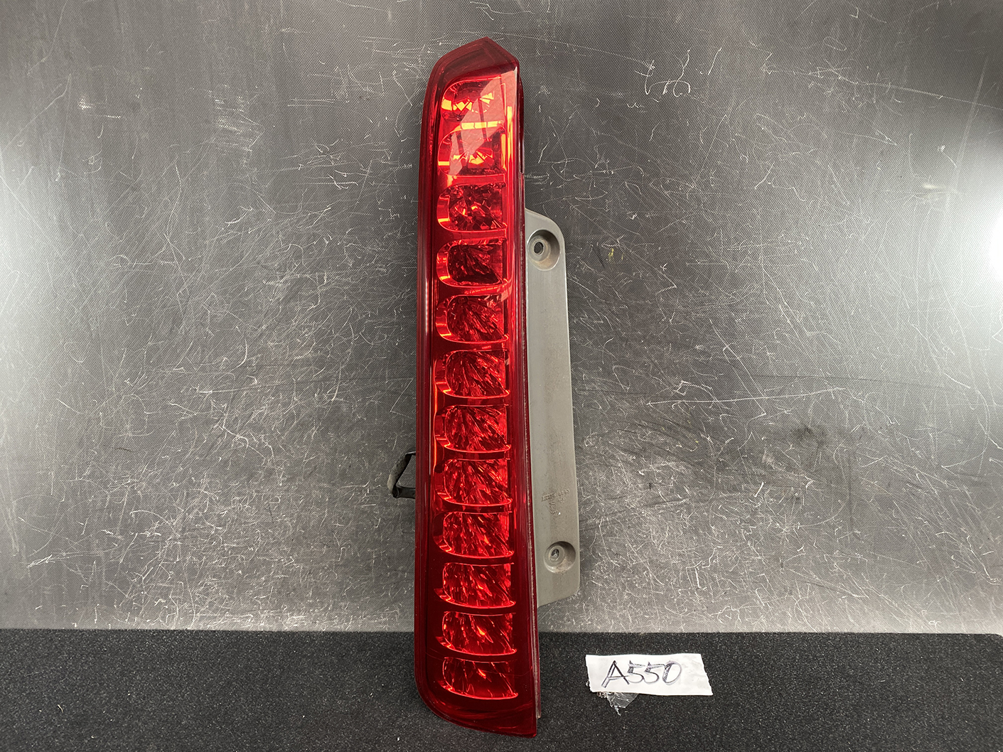 TOYOTA ISIS ANM10 Taillight KOITO 44-63 Left Side x1