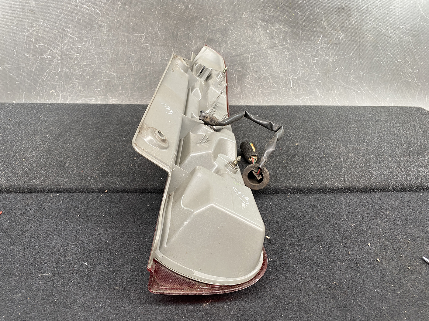 TOYOTA ISIS ANM10 Taillight KOITO 44-63 Left Side x1 - Image 4