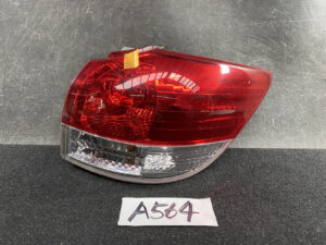 TOYOTA WISH ZGE20 Taillight ICHIKOH 68-17 Right Side x1*DAMAGED*