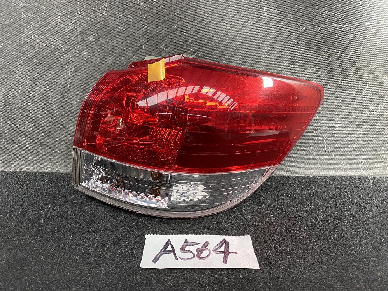 TOYOTA WISH ZGE20 Taillight ICHIKOH 68-17 Right Side x1*DAMAGED*