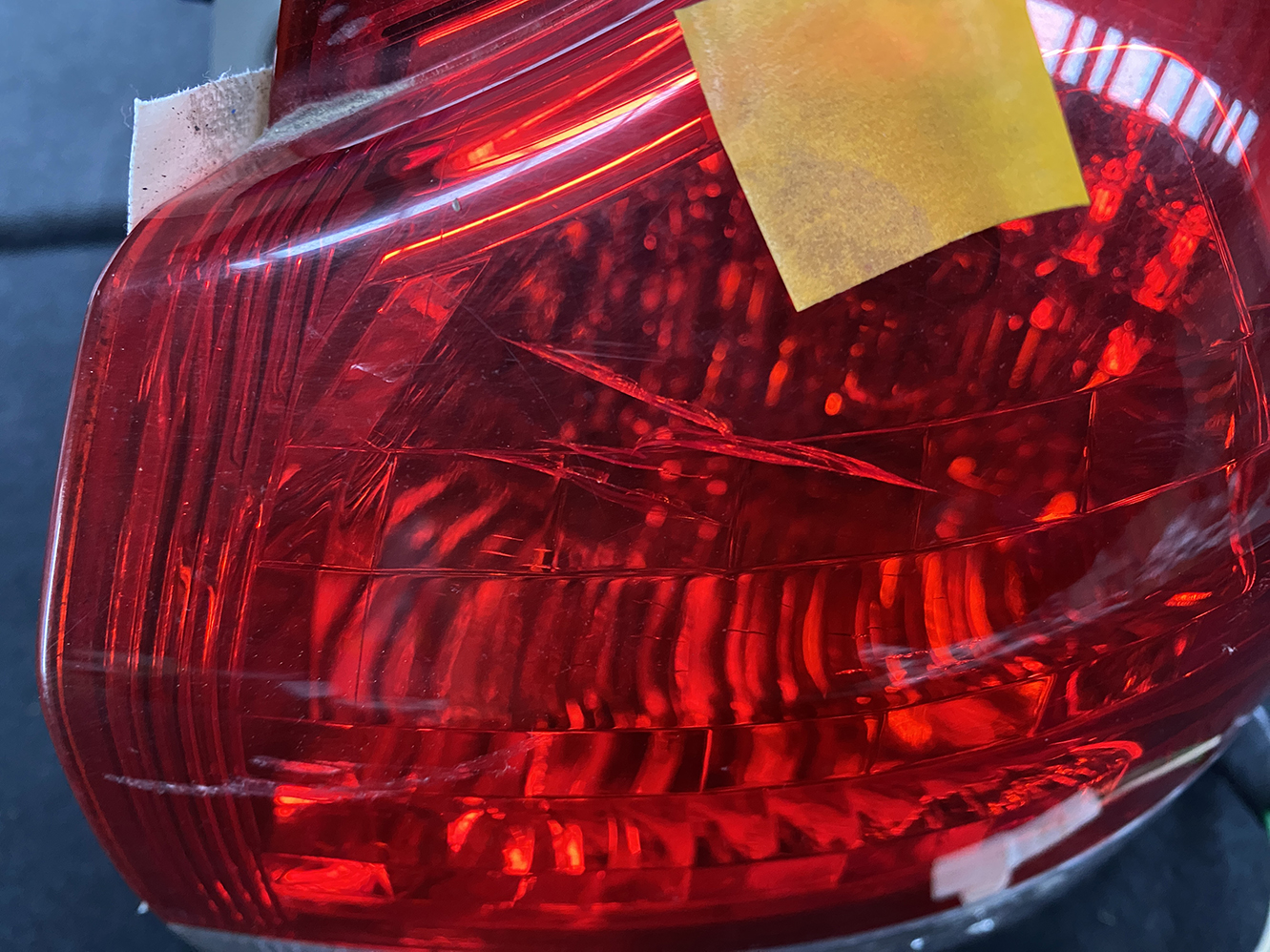 TOYOTA WISH ZGE20 Taillight ICHIKOH 68-17 Right Side x1*DAMAGED* - Image 8