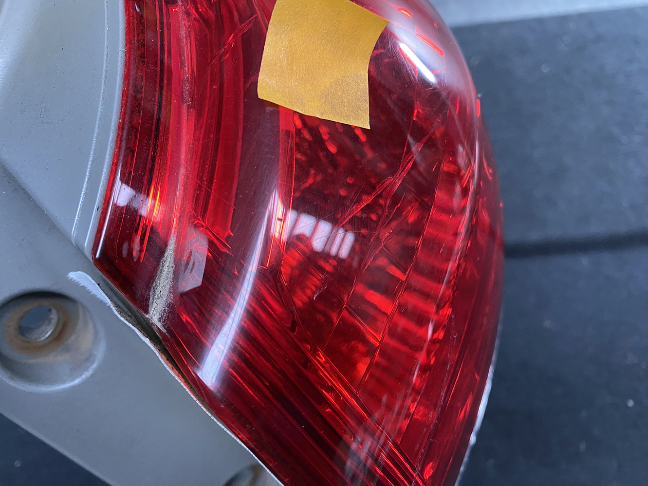 TOYOTA WISH ZGE20 Taillight ICHIKOH 68-17 Right Side x1*DAMAGED* - Image 7