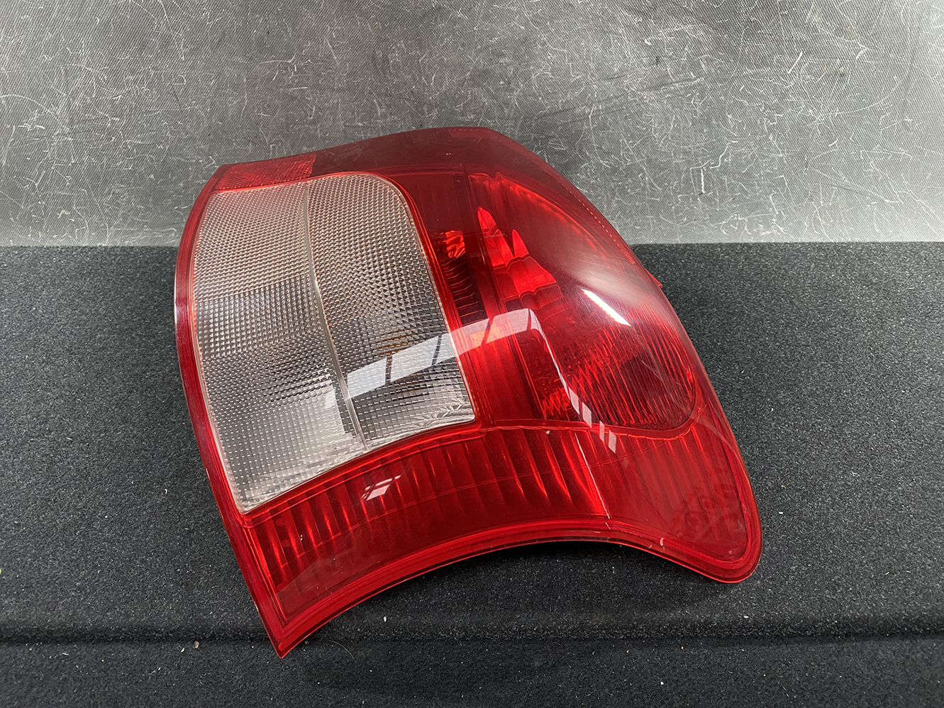 TOYOTA VITZ YARIS P90 P95 Taillight KOITO 52-142 Right Side x1 - Image 3