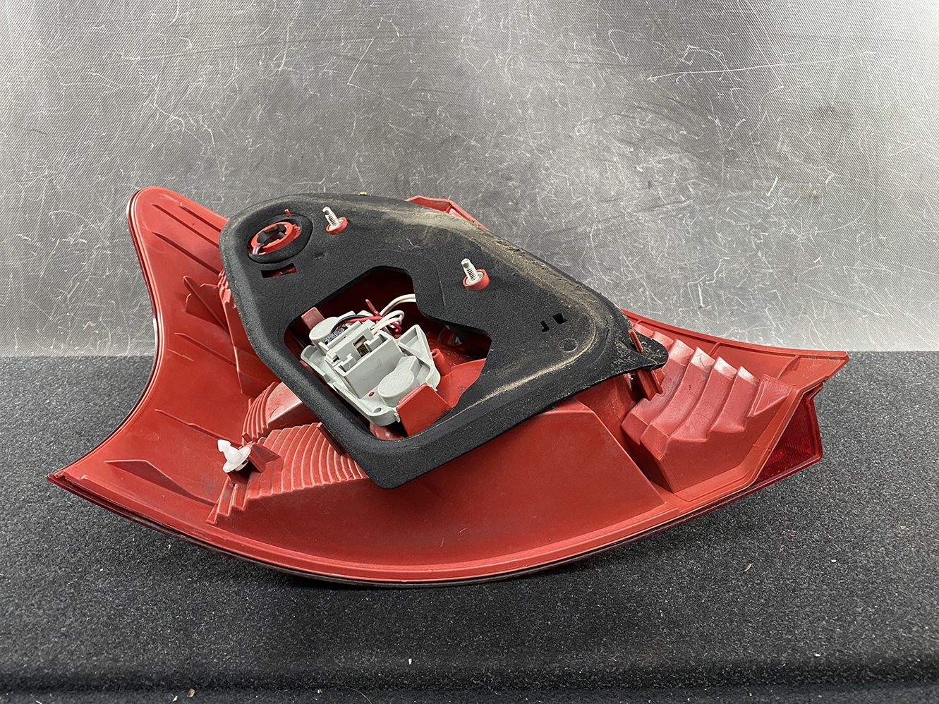 TOYOTA VITZ YARIS P90 P95 Taillight KOITO 52-142 Right Side x1 - Image 4