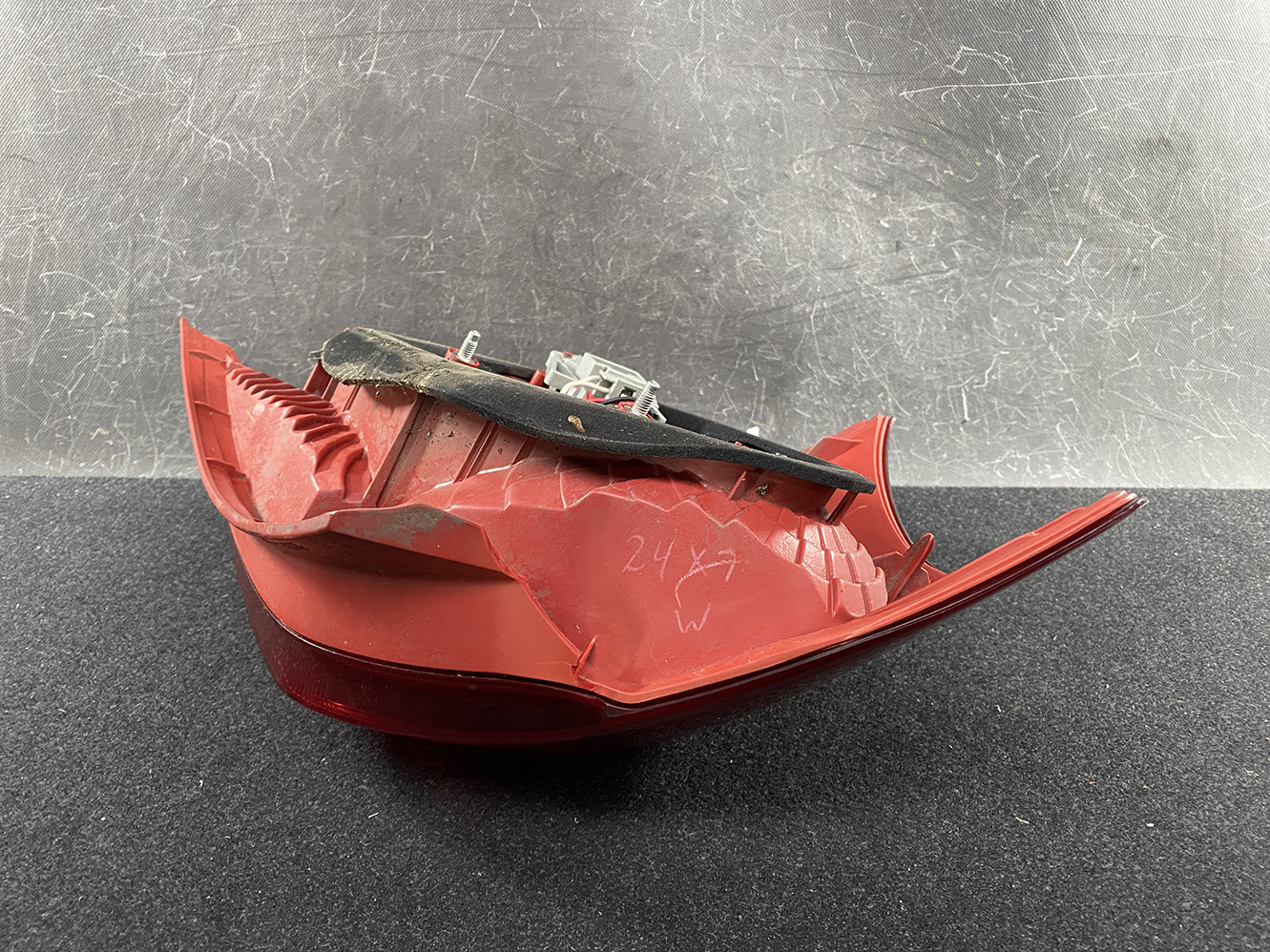 TOYOTA VITZ YARIS P90 P95 Taillight KOITO 52-142 Right Side x1 - Image 5