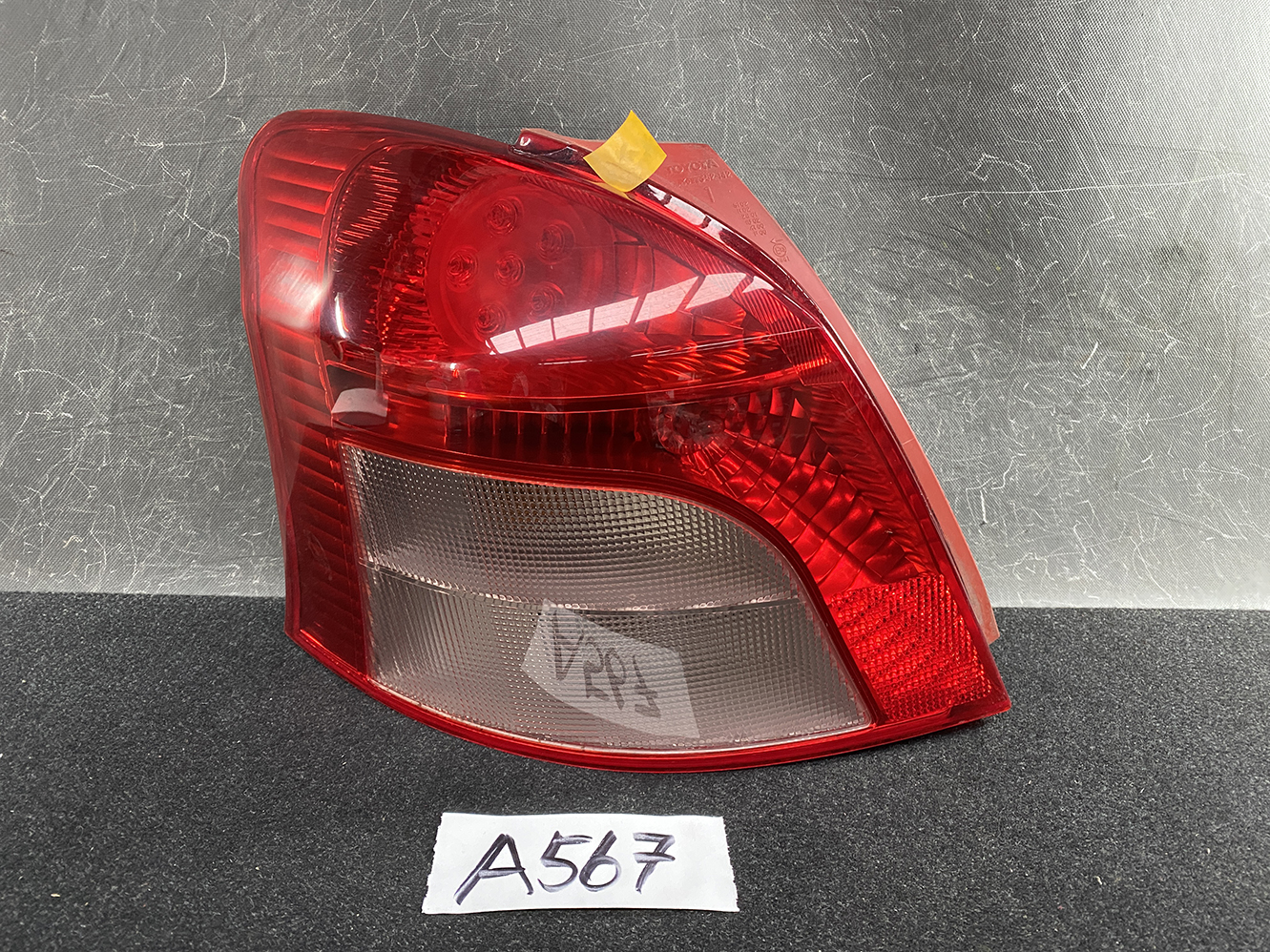 TOYOTA VITZ YARIS P90 P95 Taillight KOITO 52-142 Left Side x1 *DAMAGED*