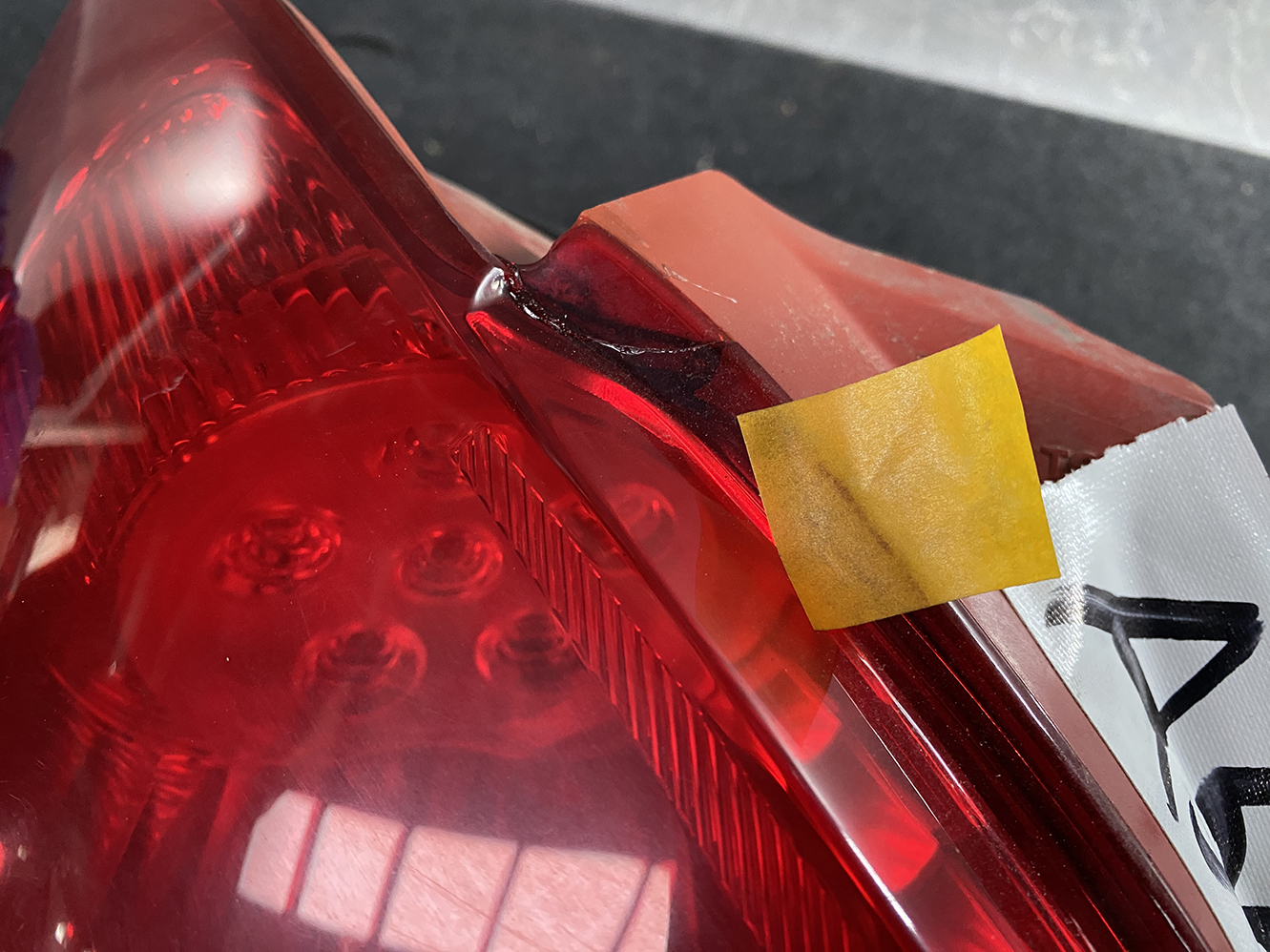 TOYOTA VITZ YARIS P90 P95 Taillight KOITO 52-142 Left Side x1 *DAMAGED* - Image 8