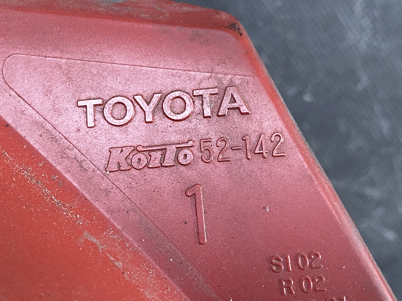 TOYOTA VITZ YARIS P90 P95 Taillight KOITO 52-142 Left Side x1 *DAMAGED* - Image 7