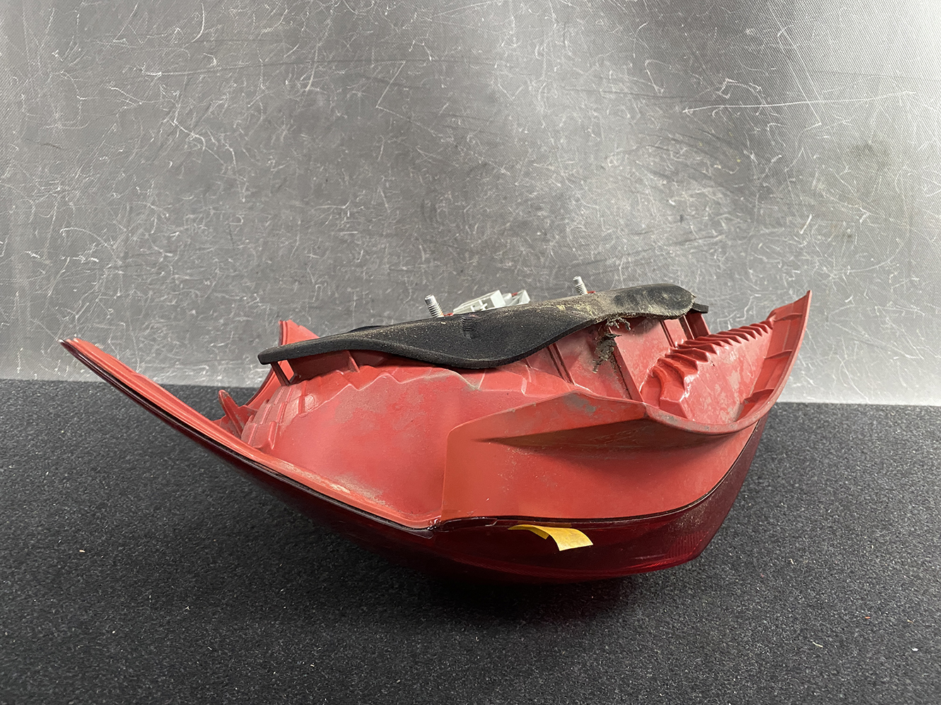 TOYOTA VITZ YARIS P90 P95 Taillight KOITO 52-142 Left Side x1 *DAMAGED* - Image 5