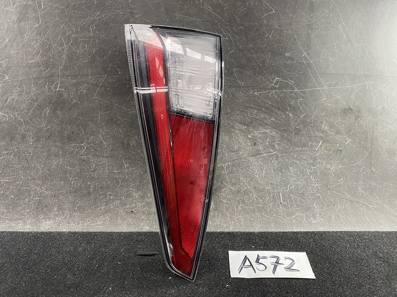 TOYOTA PRIUS ZVW50 ZVW51 Genuine Taillight 47-78 Right Side x1 *Foggy*