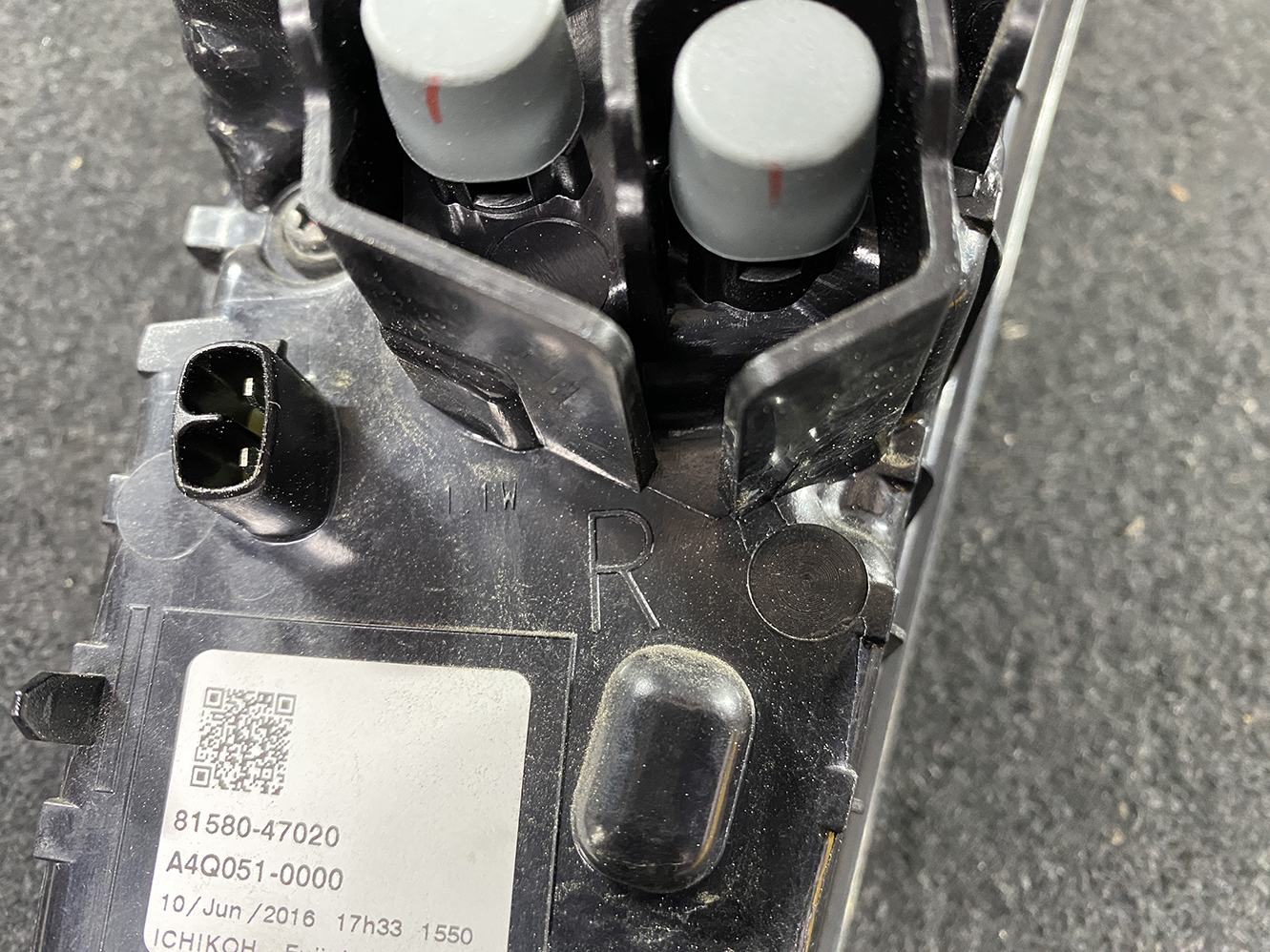 TOYOTA PRIUS ZVW50 ZVW51 Genuine Taillight 47-78 Right Side x1 *Foggy* - Image 8