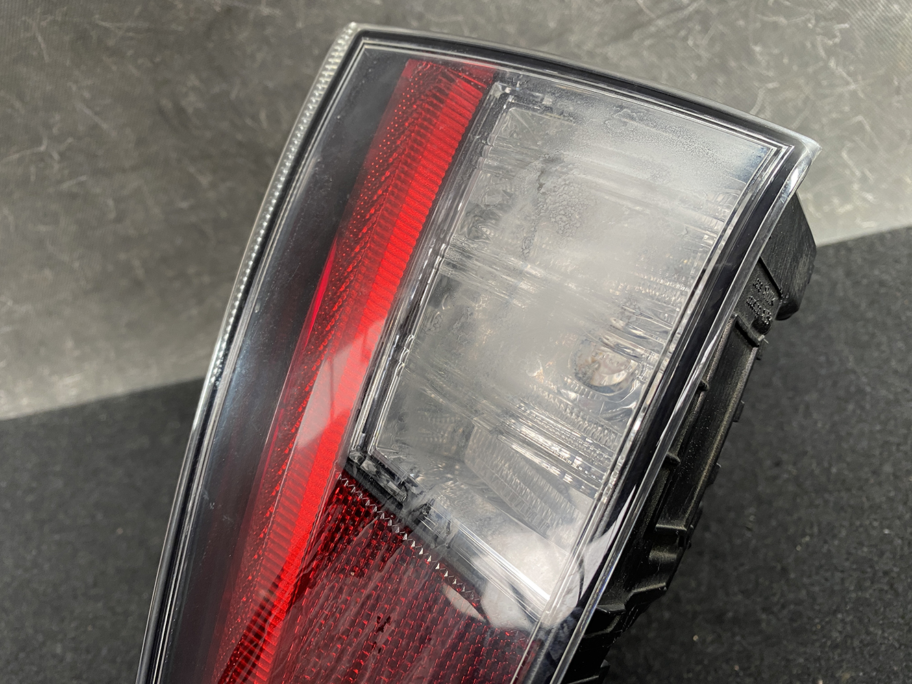 TOYOTA PRIUS ZVW50 ZVW51 Genuine Taillight 47-78 Right Side x1 *Foggy* - Image 4