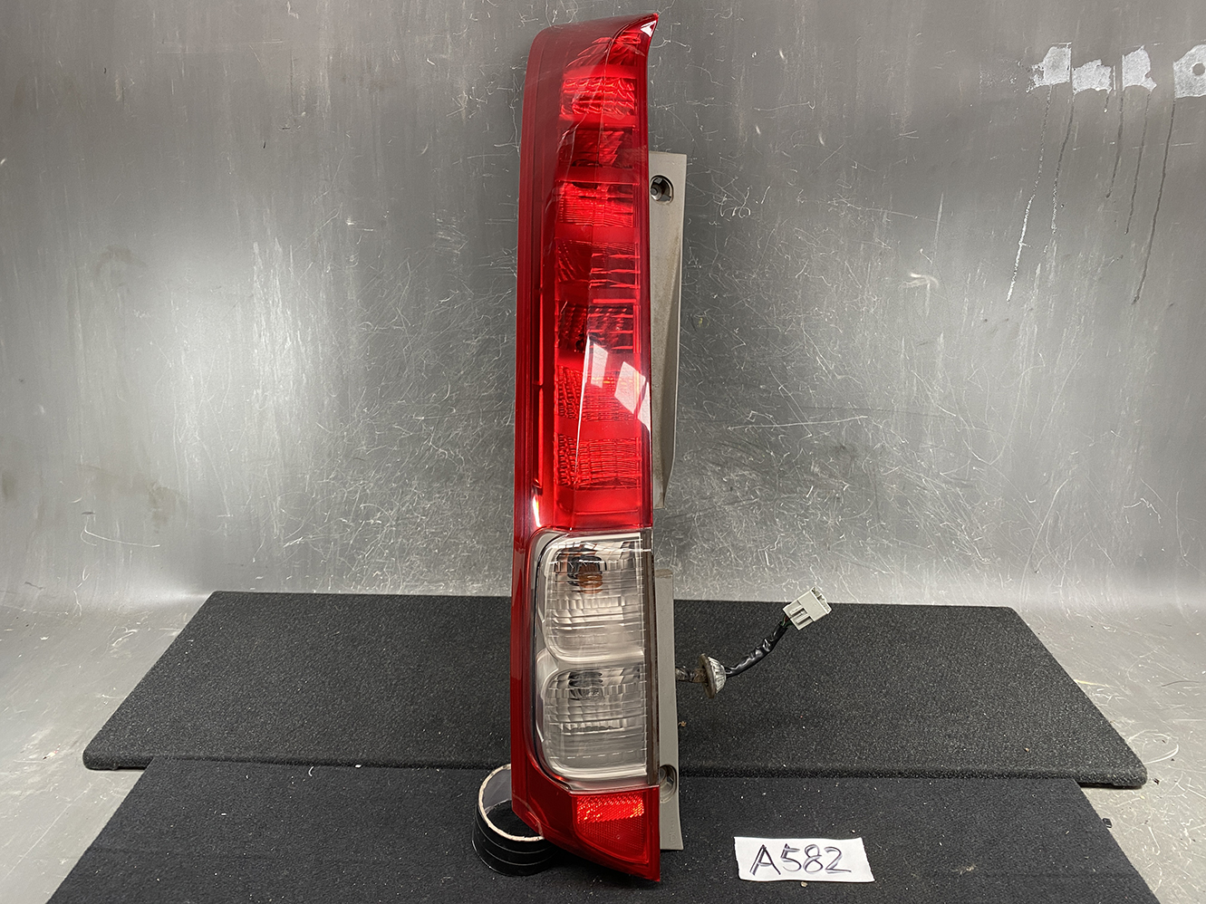 HONDA STREAM RN6 RN7 TAILLIGHT D038 LEFT x1