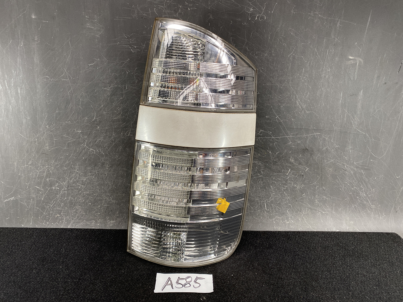 TOYOTA NOAH VOXY AZR60 AZR65 Taillight ICHIKOH 28-185 Right Side x1