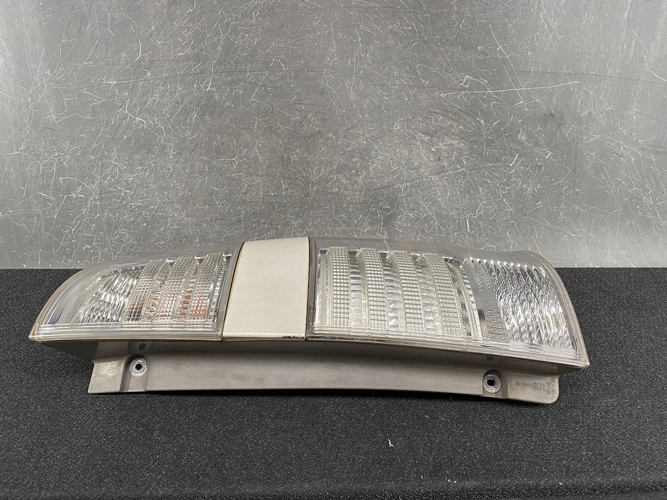 TOYOTA NOAH VOXY AZR60 AZR65 Taillight ICHIKOH 28-185 Right Side x1 - Image 2