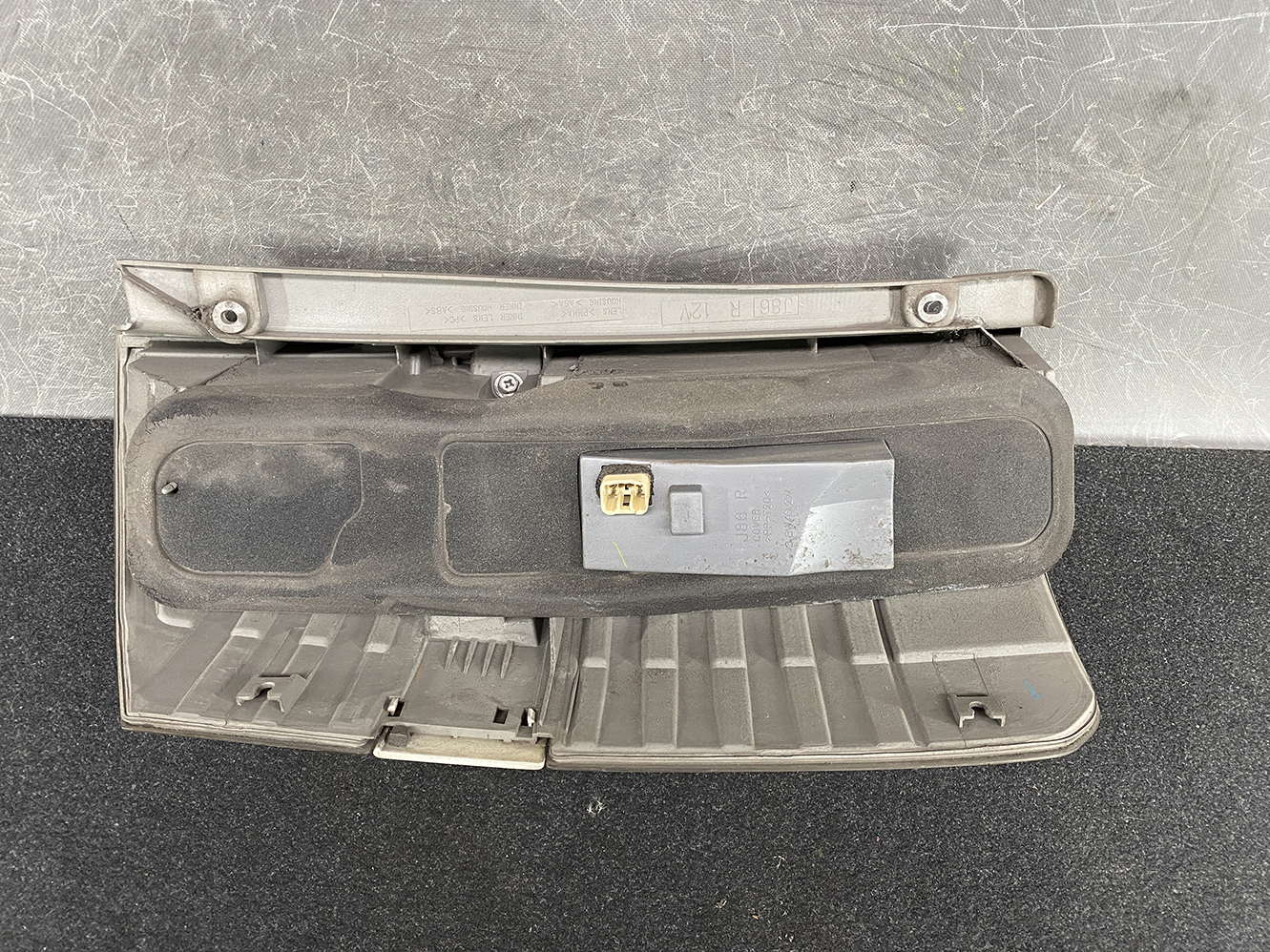 TOYOTA NOAH VOXY AZR60 AZR65 Taillight ICHIKOH 28-185 Right Side x1 - Image 4