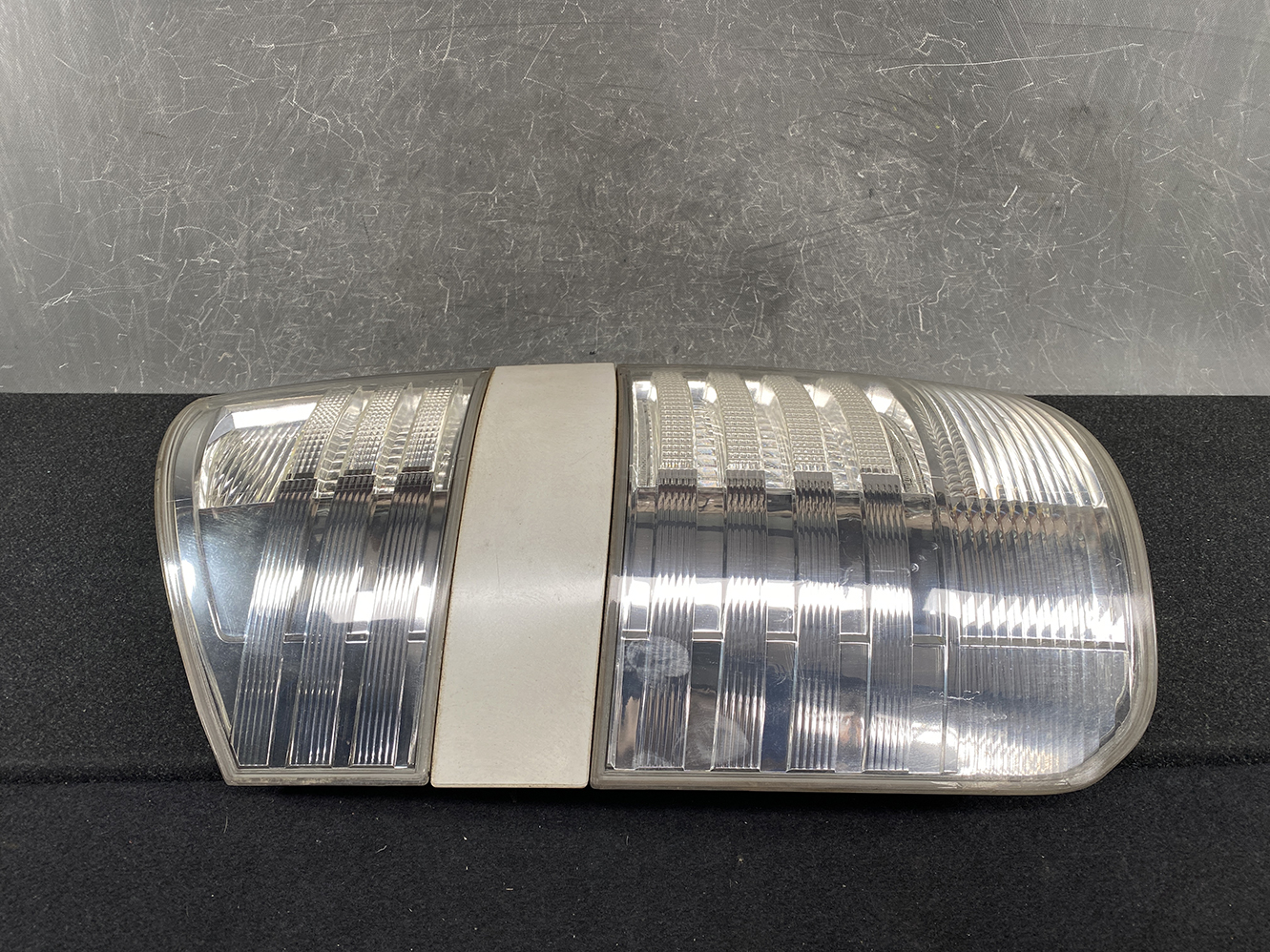 TOYOTA NOAH VOXY AZR60 AZR65 Taillight ICHIKOH 28-185 Left Side x1 - Image 2