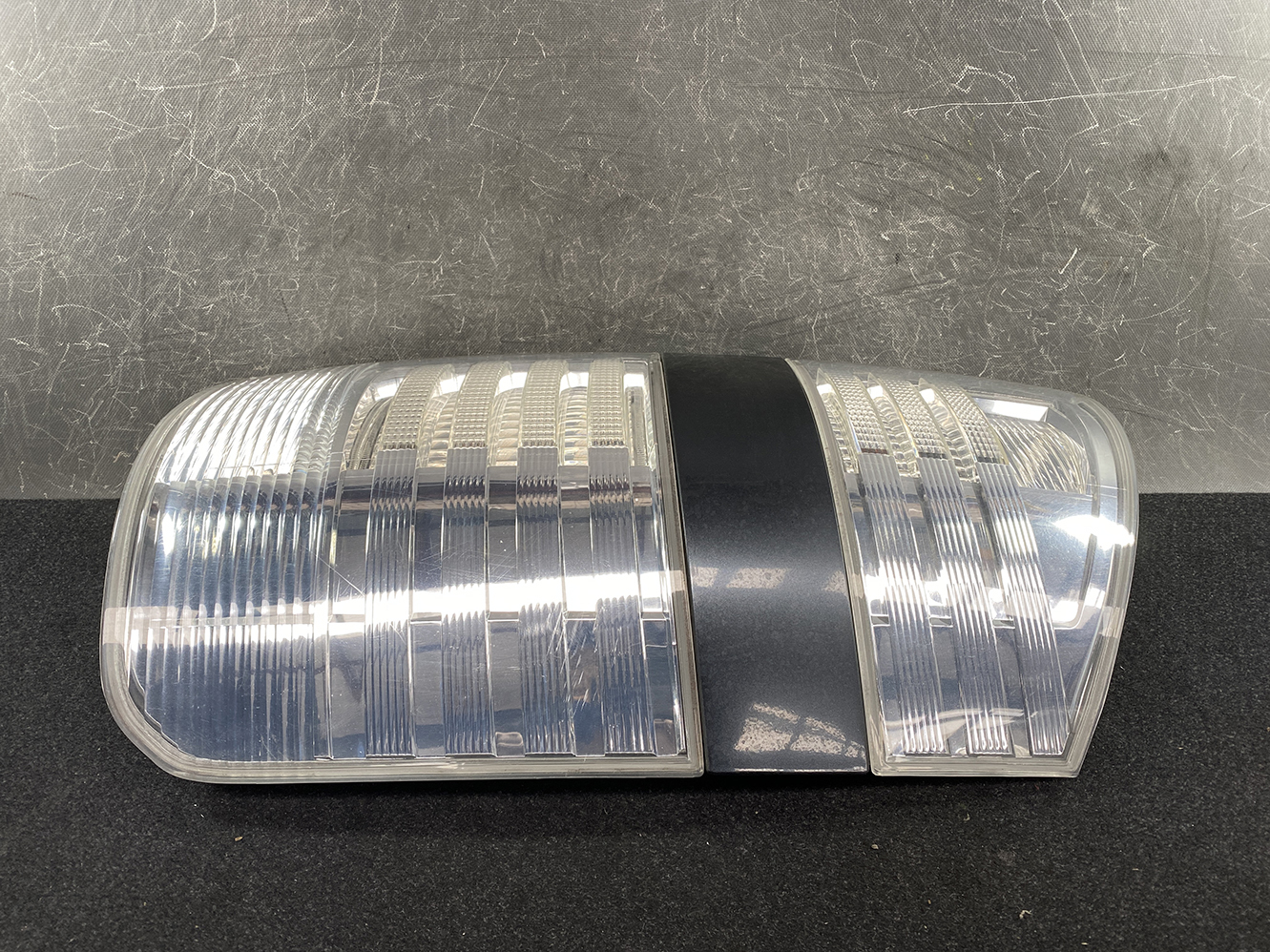 TOYOTA NOAH VOXY AZR60 AZR65 Taillight ICHIKOH 28-185 Right Side x1 - Image 3