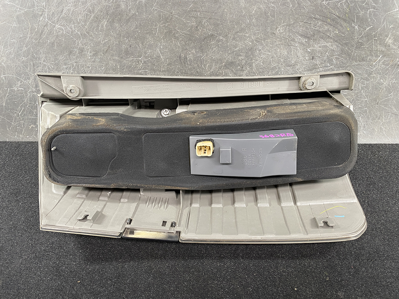 TOYOTA NOAH VOXY AZR60 AZR65 Taillight ICHIKOH 28-185 Right Side x1 - Image 4