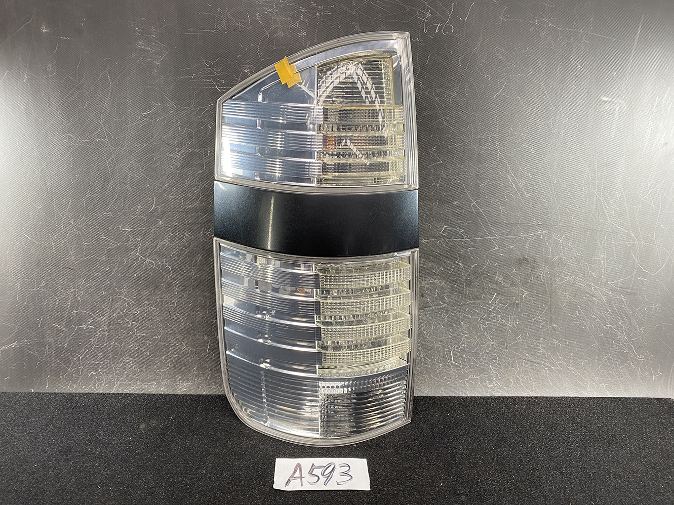 TOYOTA NOAH VOXY AZR60 AZR65 Taillight ICHIKOH 28-185 Left Side x1