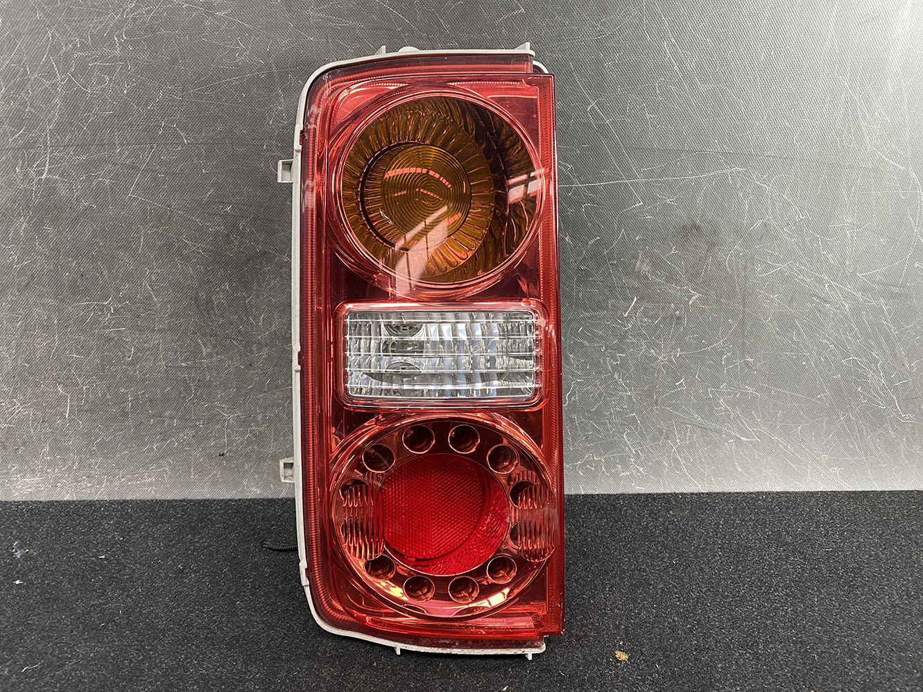 NISSAN ELGRAND E51 Genuine Taillight ICHIKOH D005 Left Side x1 - Image 2