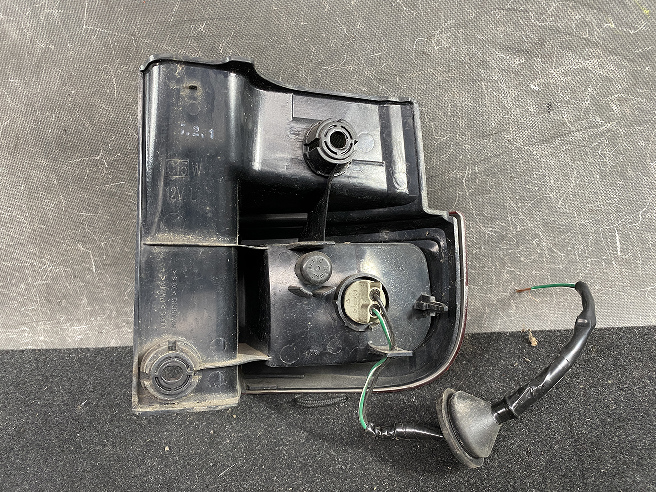 NISSAN ELGRAND E51 Taillight ICHIKOH D006 A Left Side x1 - Image 3