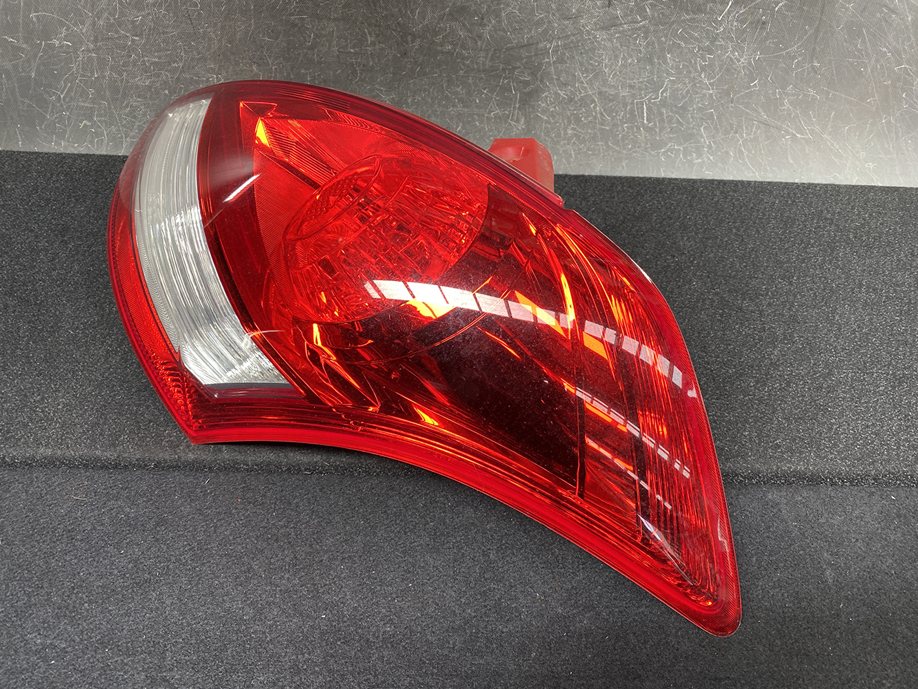 SUZUKI SWIFT ZC72S Genuine Taillight 5041 AL81.02 Right Side x1 - Image 3