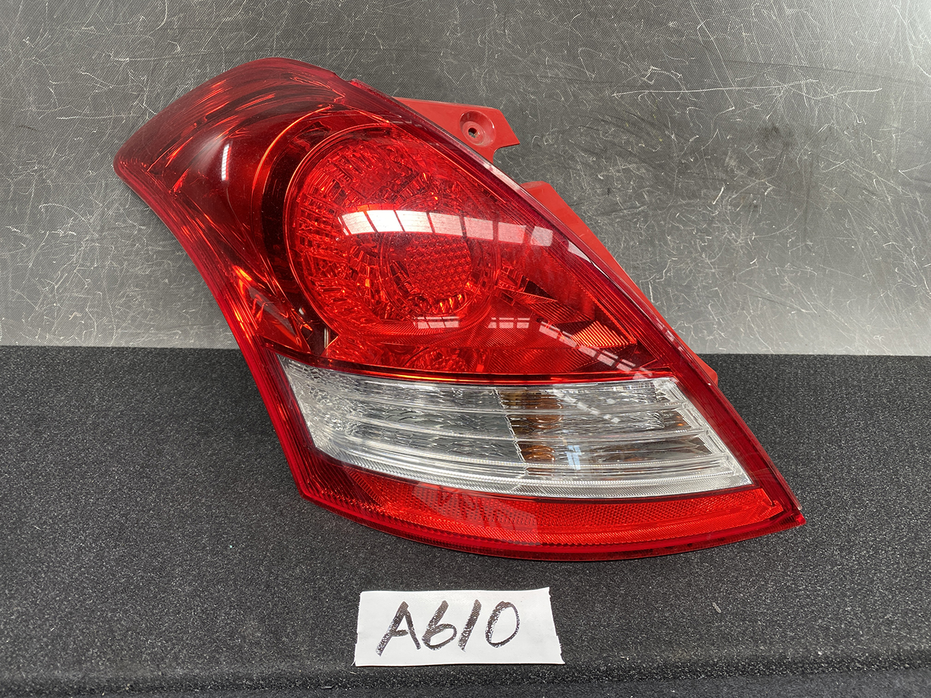 SUZUKI SWIFT ZC72S Genuine Taillight 5041 AL81.02 Left Side x1