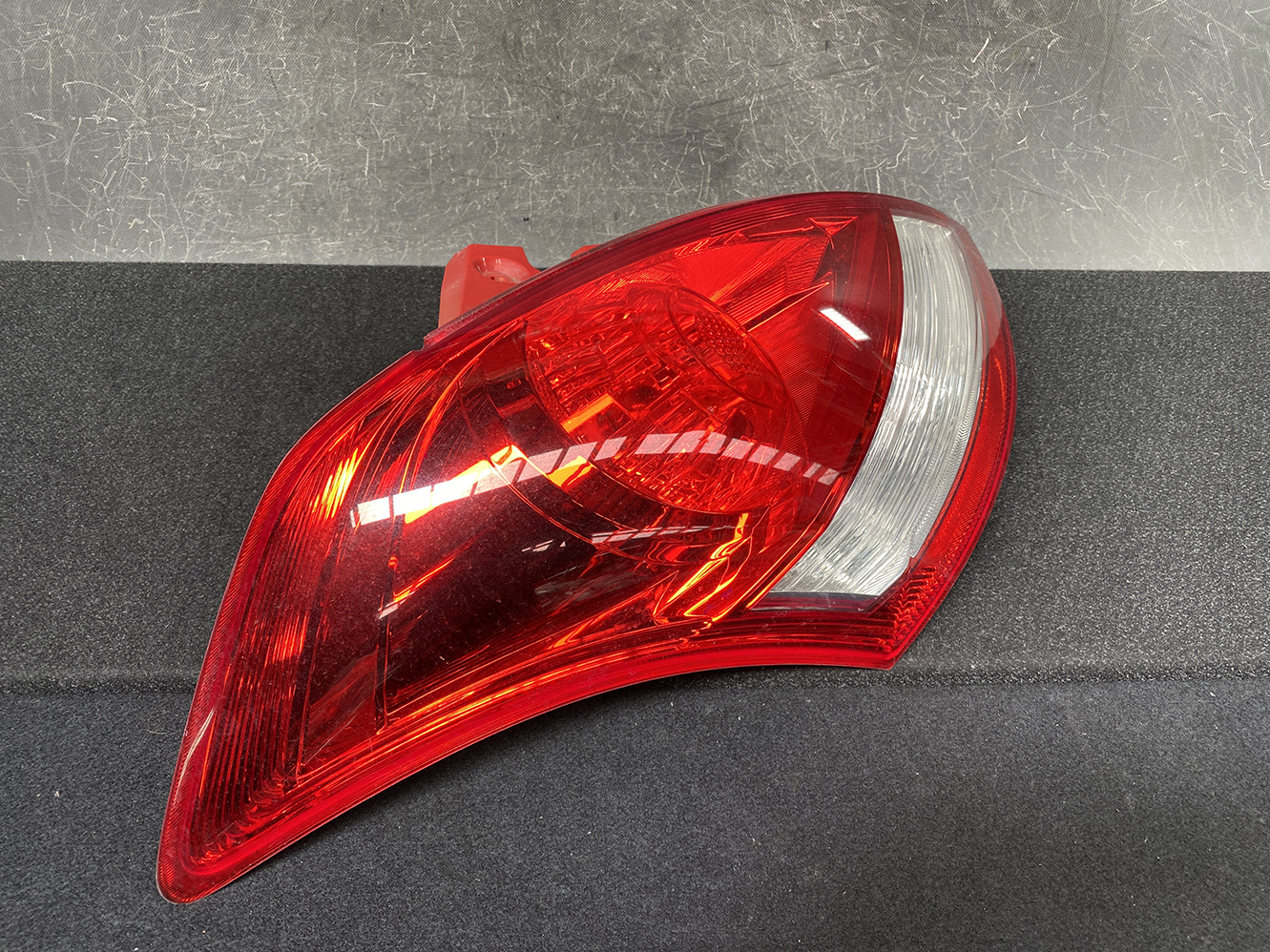 SUZUKI SWIFT ZC72S Genuine Taillight 5041 AL81.02 Left Side x1 - Image 3