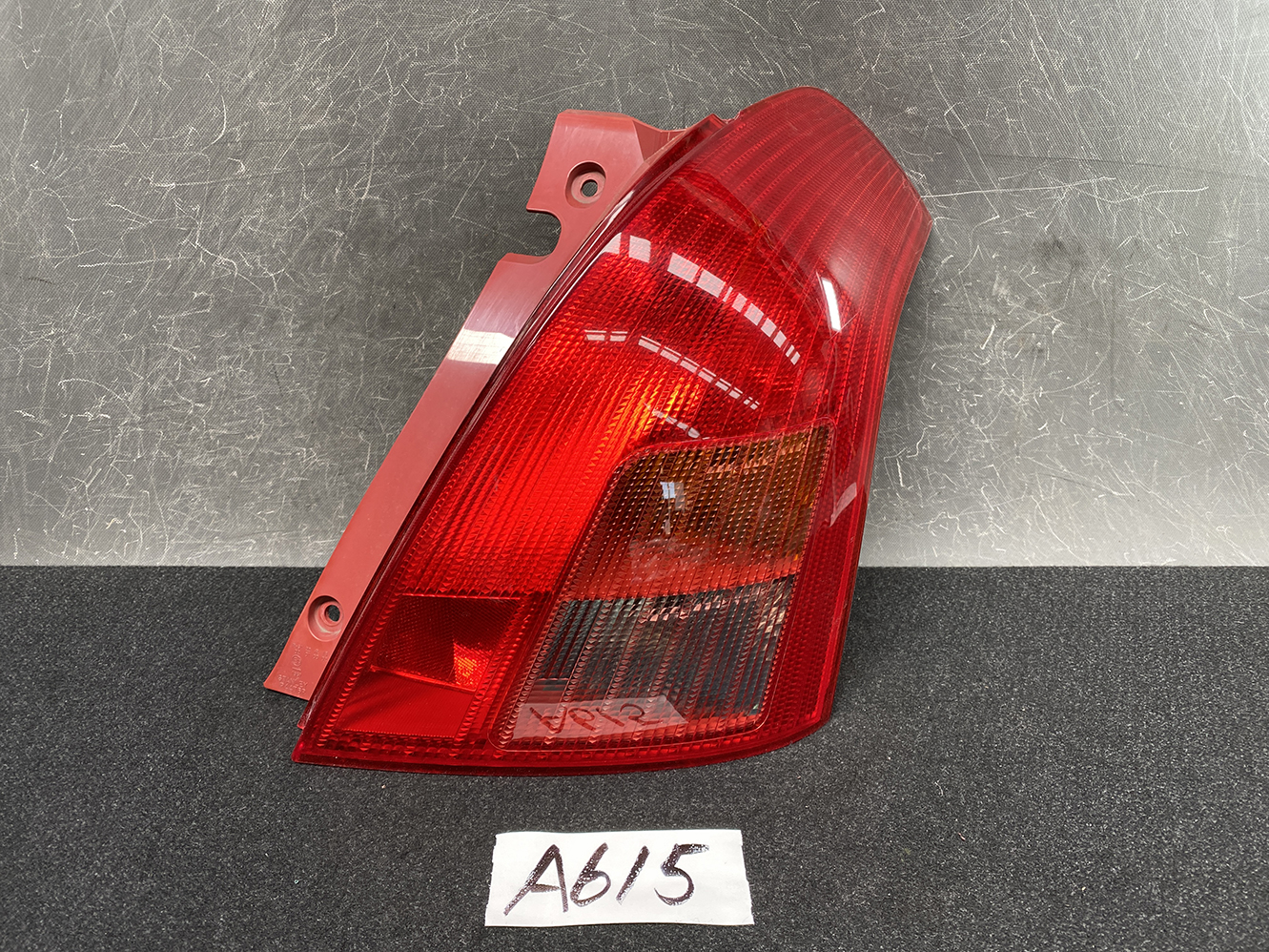 SUZUKI SWIFT ZC71S ZC11S ZD11S ZC31S Taillight P4476 R Right Side x1