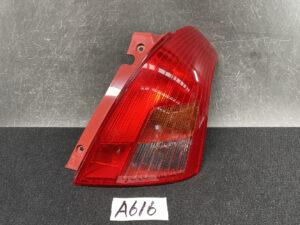 SUZUKI SWIFT ZC71S ZC11S ZD11S ZC31S Taillight P4476 R Right Side x1