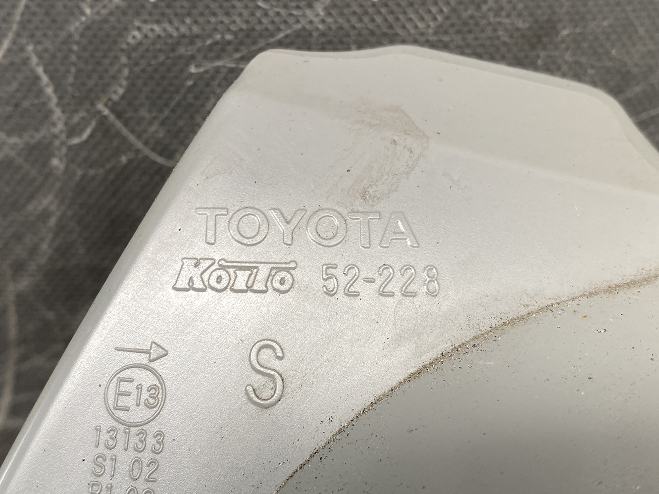 TOYOTA VITZ YARIS KSP130 Genuine Taillight 52-228 Right Side x1 *DAMAGED* - Image 6