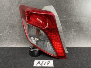 TOYOTA VITZ YARIS KSP130 / 135 Taillight 52-228 Left Side x1