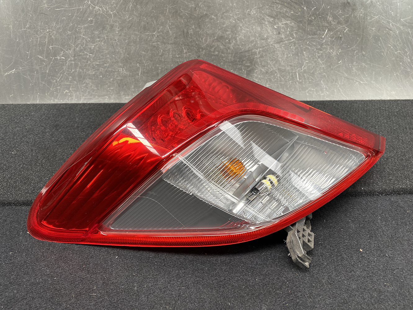 TOYOTA VITZ YARIS KSP130 / 135 Taillight 52-228 Left Side x1 - Image 3
