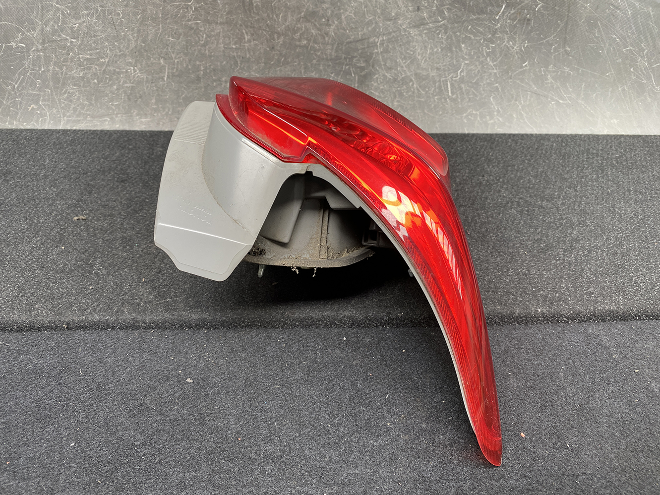 TOYOTA VITZ YARIS KSP130 / 135 Taillight 52-228 Left Side x1 - Image 4