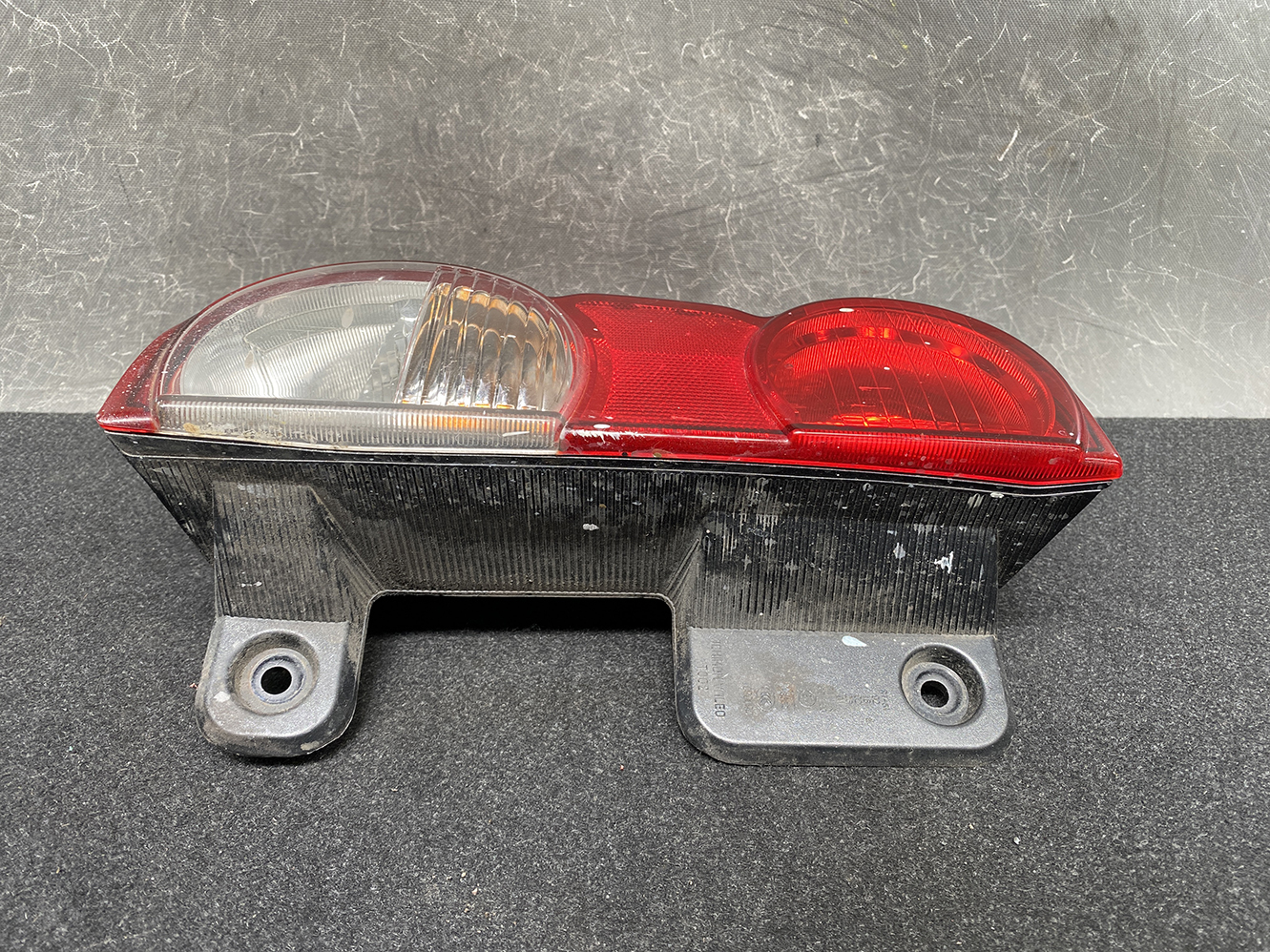 NISSAN NV200 VM20 M20 DELICA BVM20 Taillight T002 Left Side x1 - Image 2
