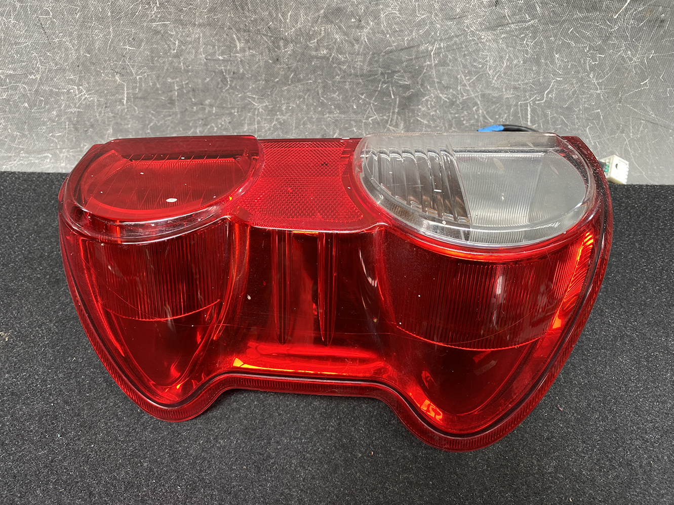 NISSAN NV200 VM20 M20 DELICA BVM20 Taillight T002 Left Side x1 - Image 3