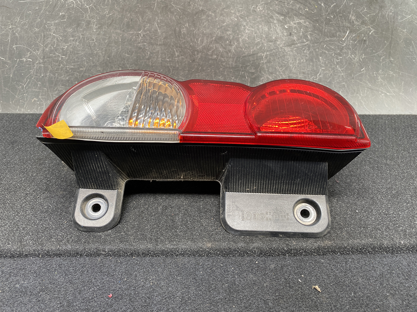 NISSAN NV200 VM20 M20 DELICA BVM20 Taillight T002 Left Side x1 *DAMAGED* - Image 2