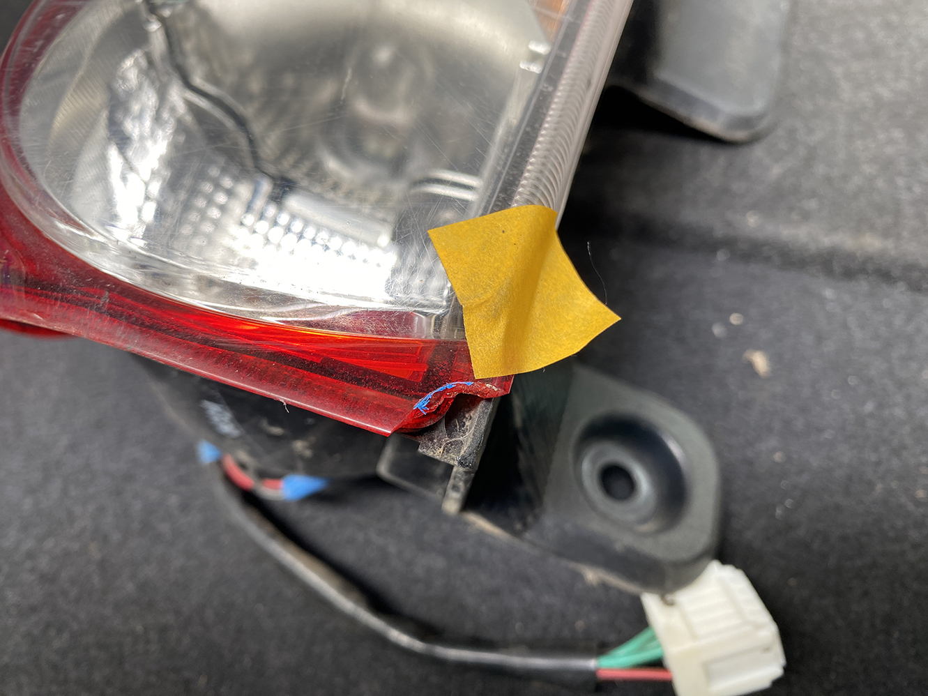 NISSAN NV200 VM20 M20 DELICA BVM20 Taillight T002 Left Side x1 *DAMAGED* - Image 5