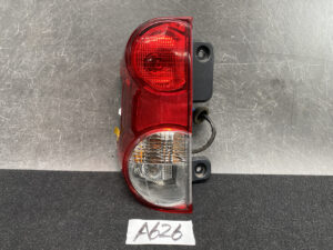 NISSAN NV200 VM20 M20 DELICA BVM20 Taillight T002 Left Side x1 *DAMAGED*