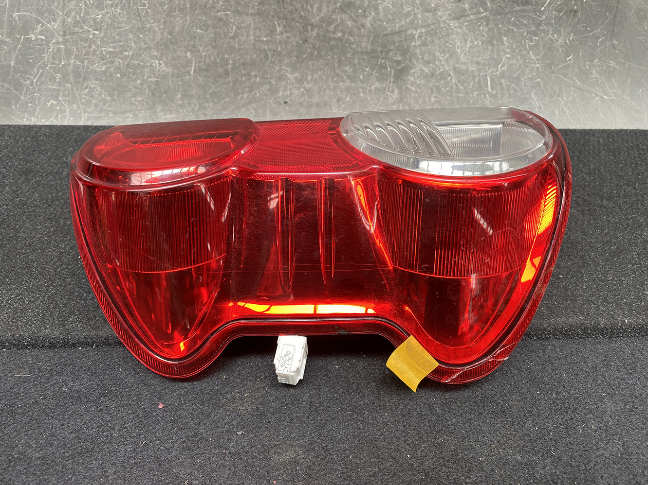 NISSAN NV200 VM20 M20 DELICA BVM20 Taillight T002 Left Side x1 *DAMAGED* - Image 2
