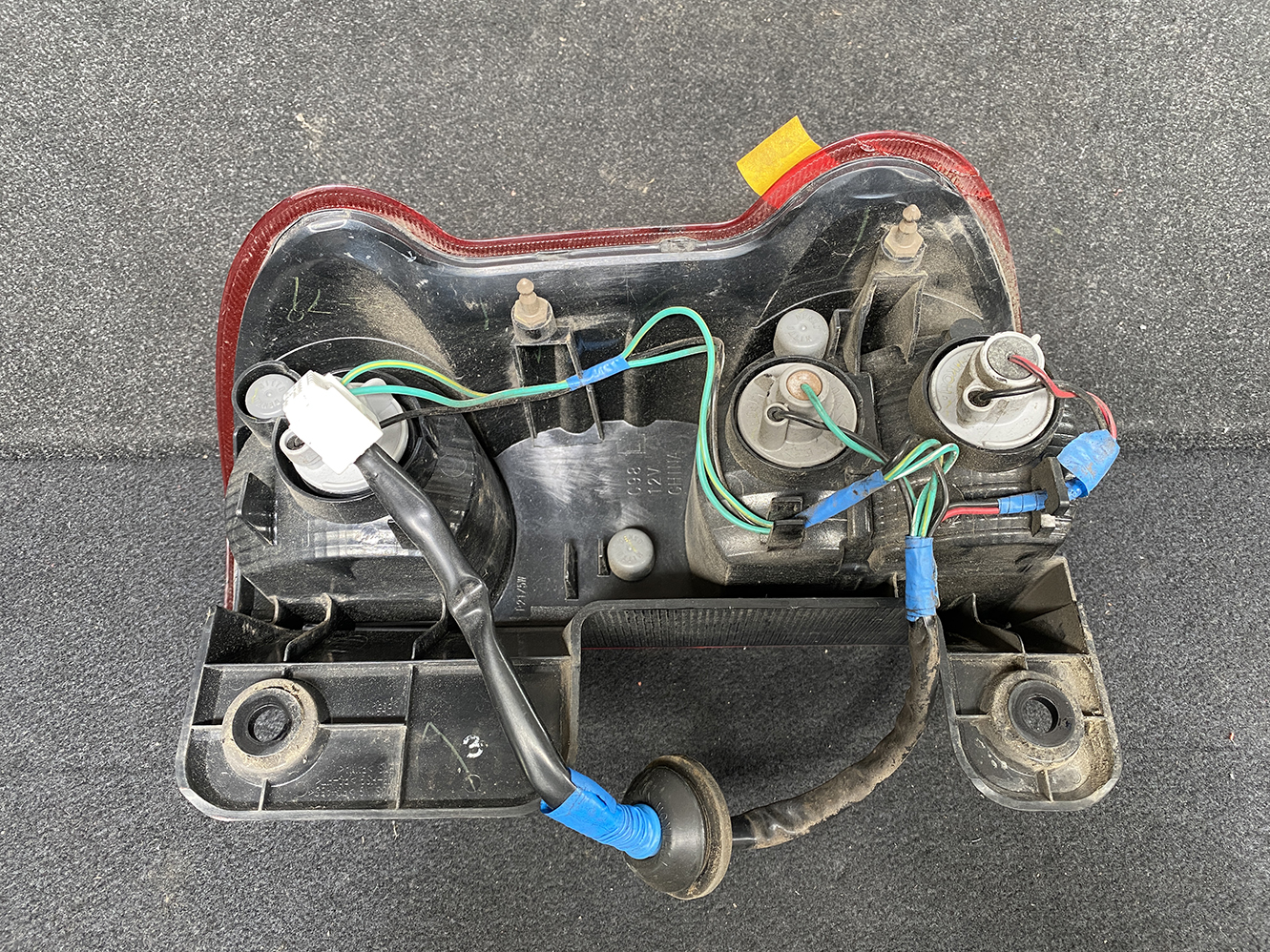 NISSAN NV200 VM20 M20 DELICA BVM20 Taillight T002 Left Side x1 *DAMAGED* - Image 4