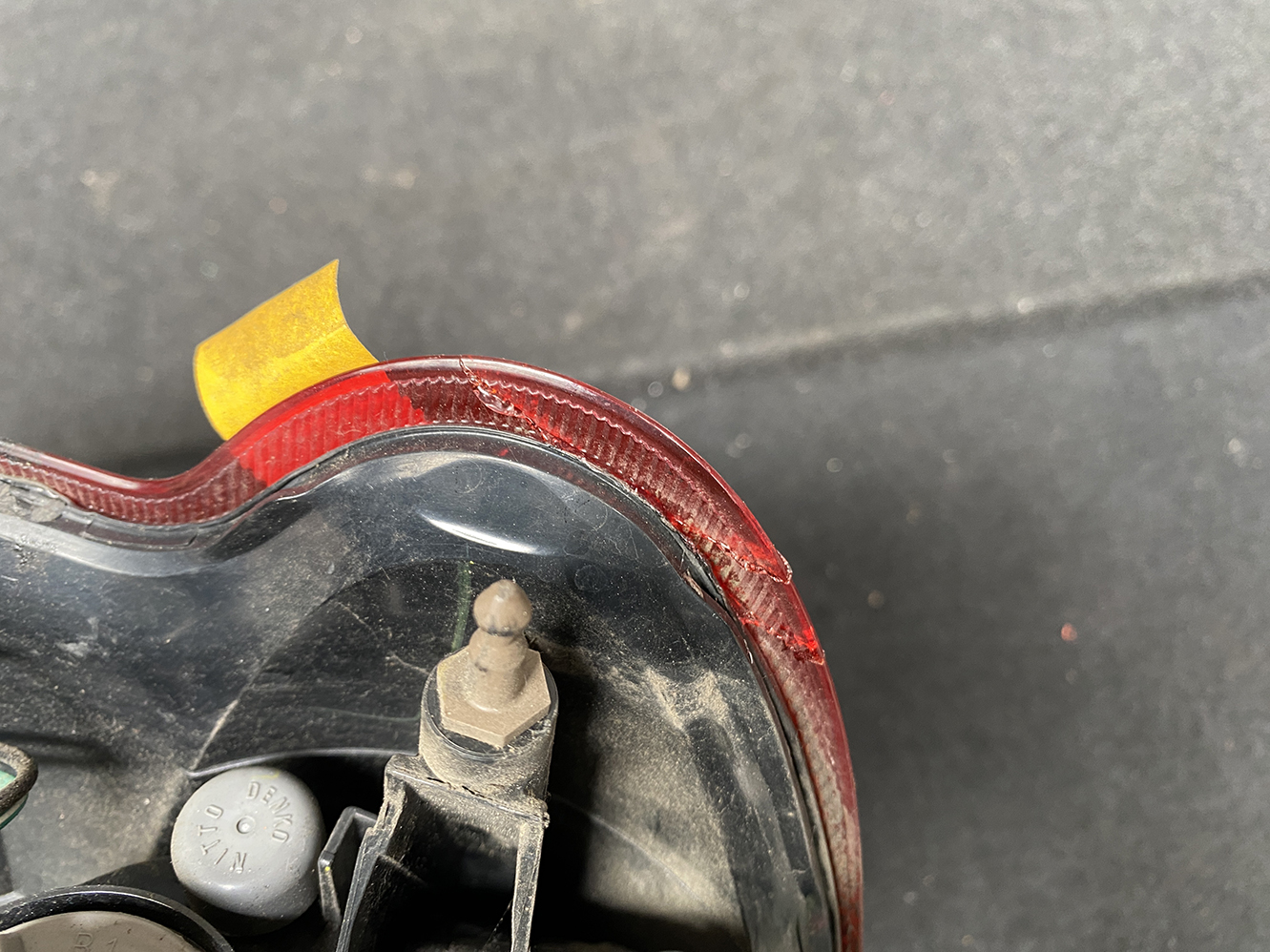 NISSAN NV200 VM20 M20 DELICA BVM20 Taillight T002 Left Side x1 *DAMAGED* - Image 5