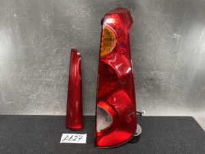 NISSAN NOTE E11 Genuine Taillight with Reflector Panel/ KOITO 220-63780 / Right Side x1
