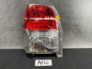 TOYOTA PORTE SPADE Genuine Taillight STANLEY 52-262 Left Side x1 *DAMAGED*